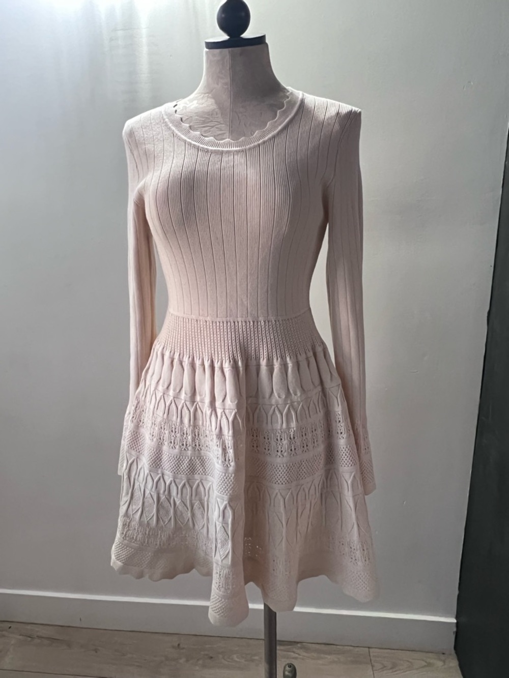 Willow & Wind Beige Solid Knit Sweater Dress Long Sleeve Scoop Neck Short Size L